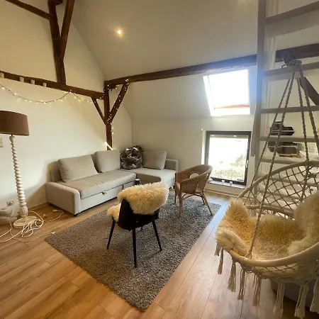 Petit Duplex Cosy Coup De Coeur, Dans Ferme De Charme Du 18 E Siecle Au Milieu Des Champs * Bossut-Gottechain